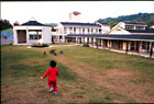重建後的小學